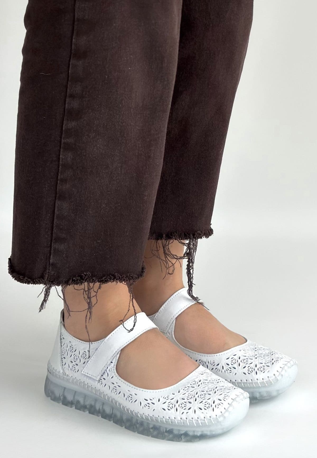 Sina Beyaz Deri Cırt Cırtlı Babet Ayakkabı