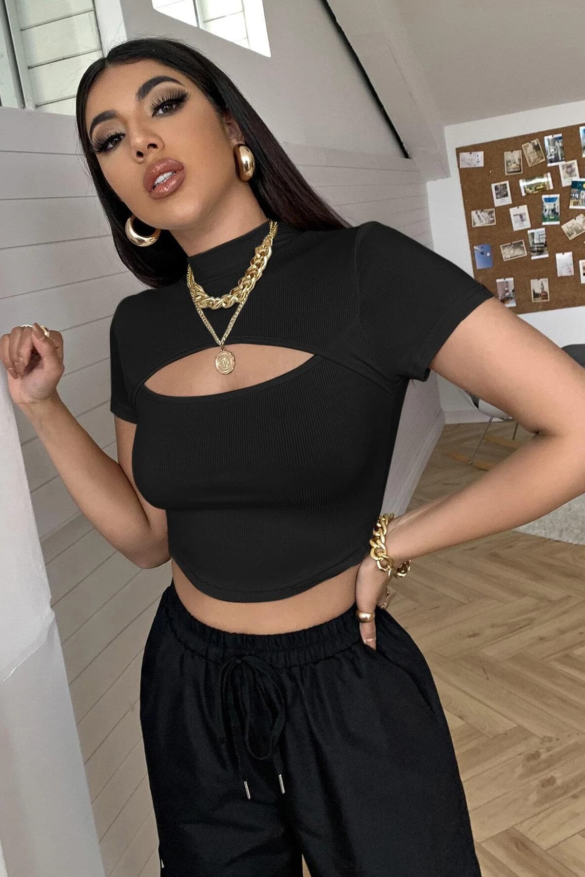 Bluz Crop Top Siyah Göğüs Dekolu
