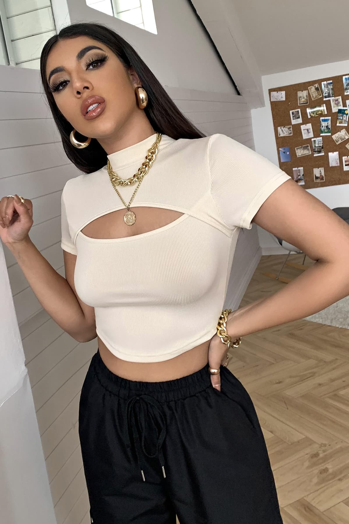 Crop Top Bluz Ekru - Göğüs Dekolteli