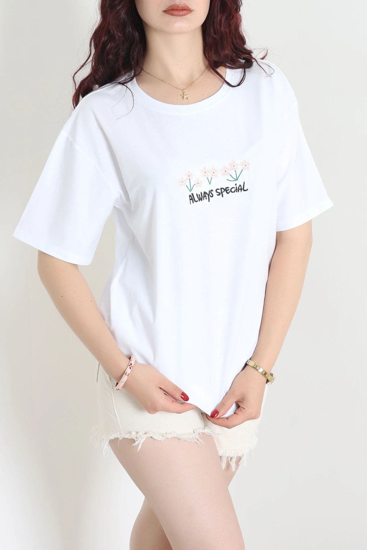 Suprem Nakışlı Oversize Tişört Beyazpudra - 31880.1878.